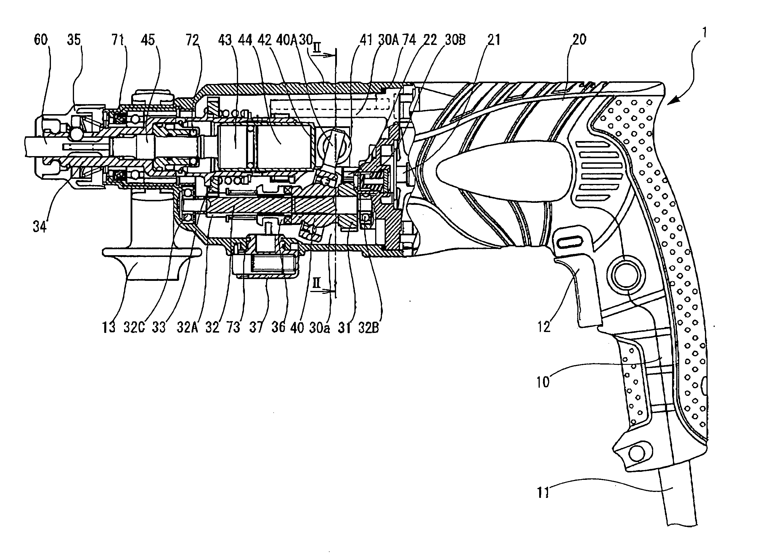 Power tool having lubricant leakage preventing structure