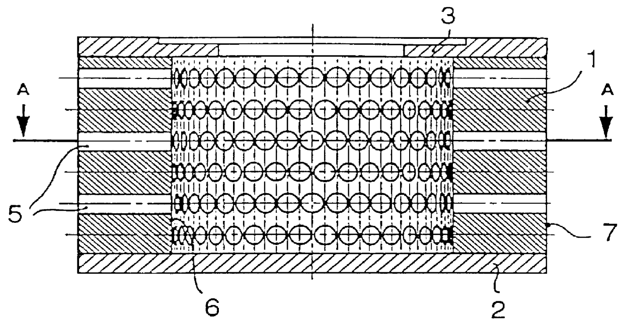 Process and a device for atomizing liquids