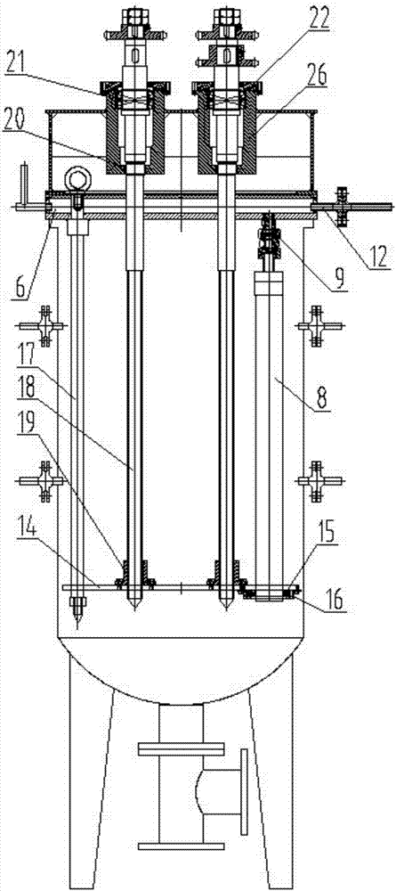 Self-cleaning tank type filtering separator