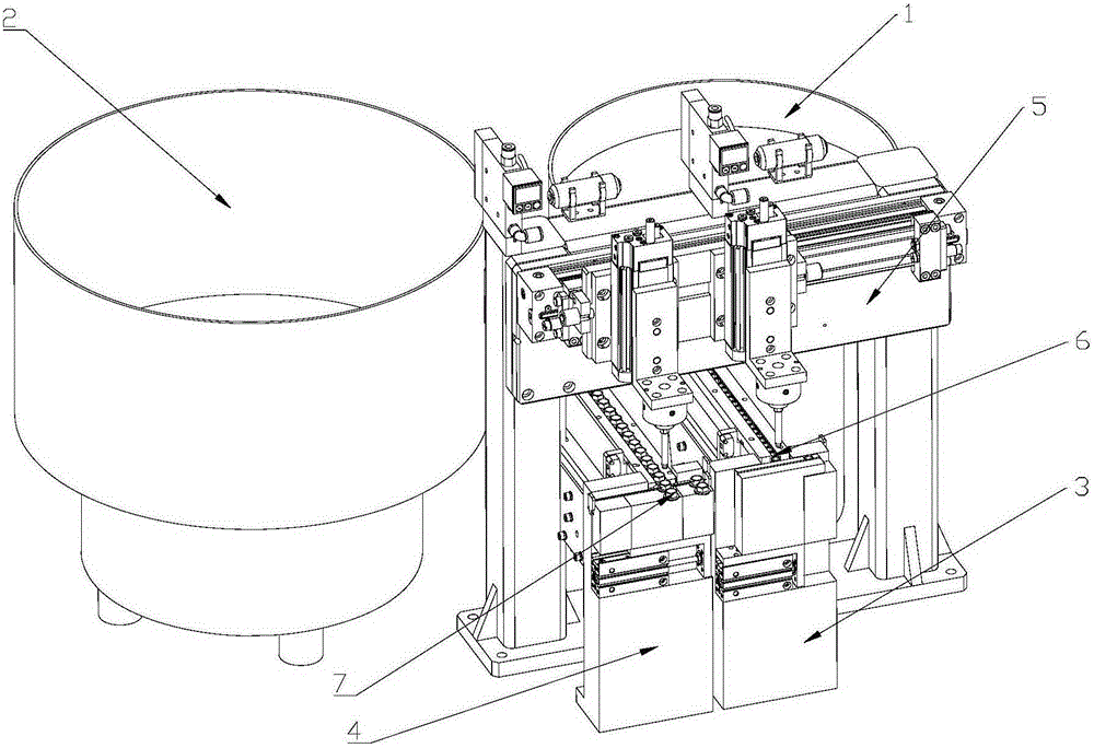 Gap removing device for assembling workpieces by inserting