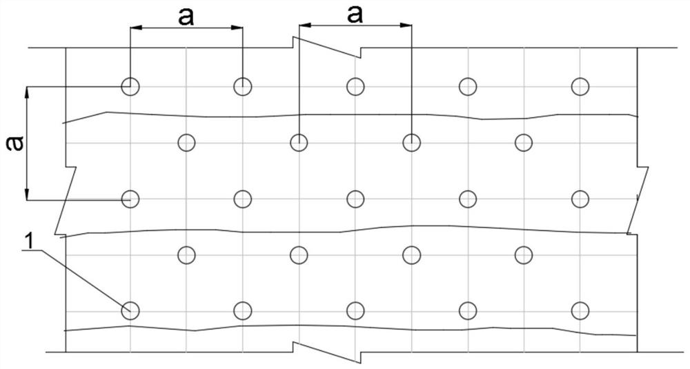 Different-diameter self-adaptive expansion grouting device and reinforcement method at the cracked and damaged part of the second lining of the tunnel