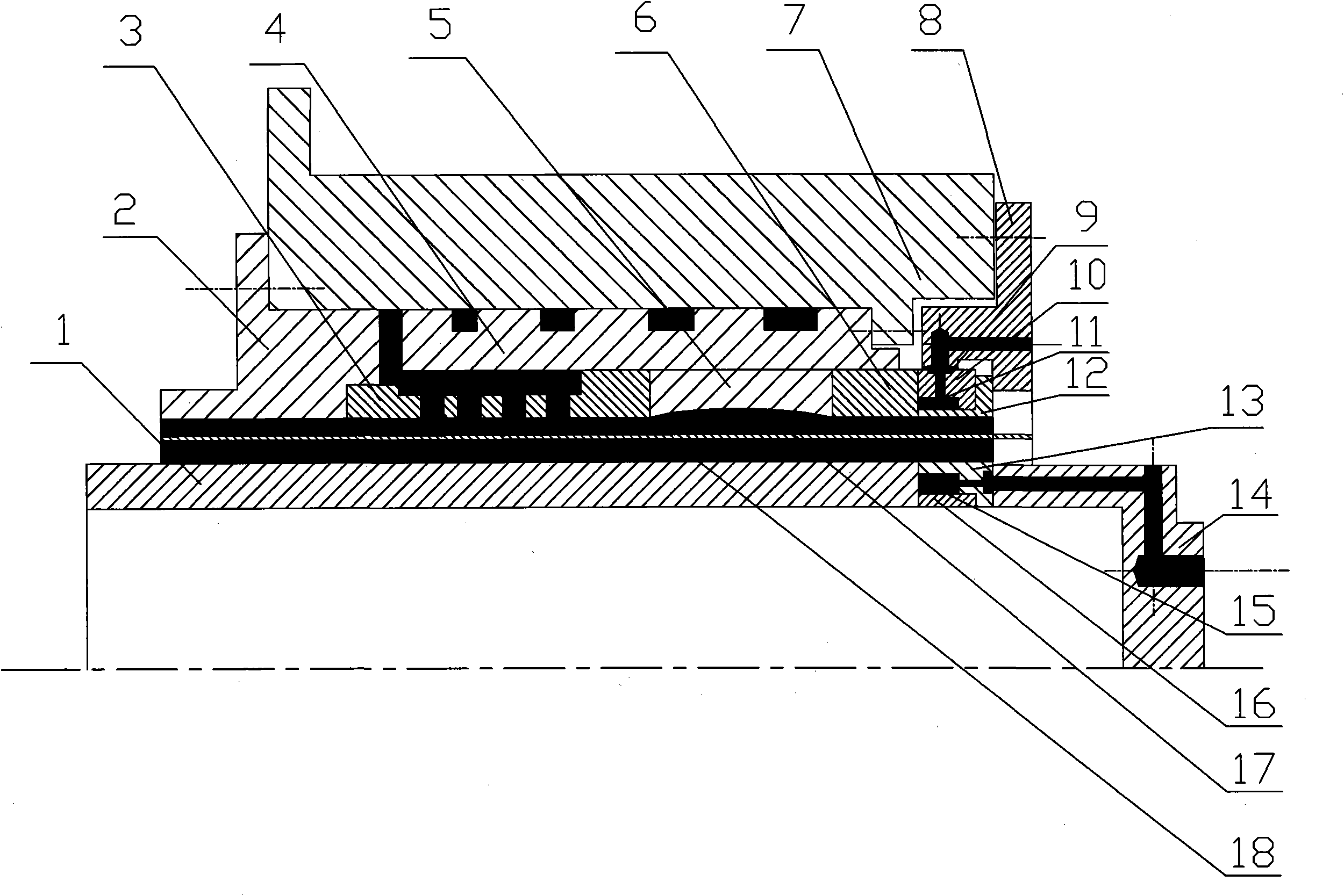 Composite metal plastic pipe extrusion molding device and molding method thereof