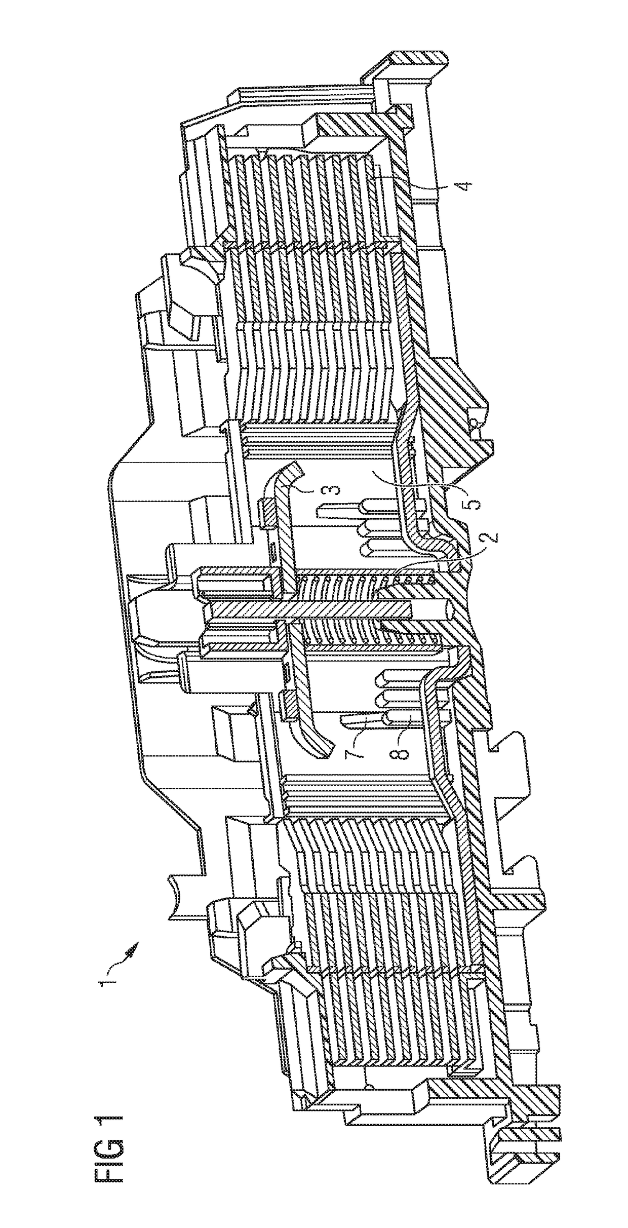 Switching device with improved tripping action in the event of a short circuit