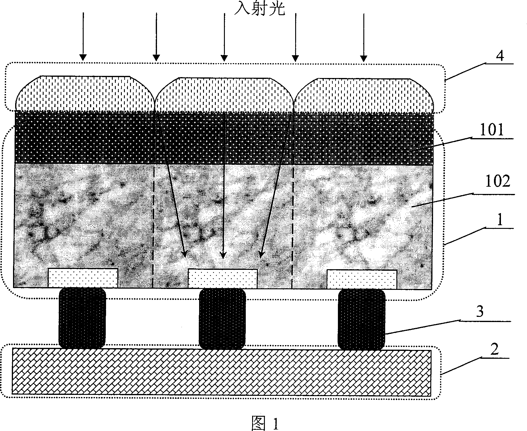 Infrared focal plane detector with antireflective convergence microlens and microlens preparing method