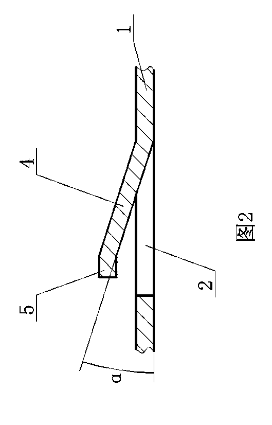 Inclined hole tray for distillation