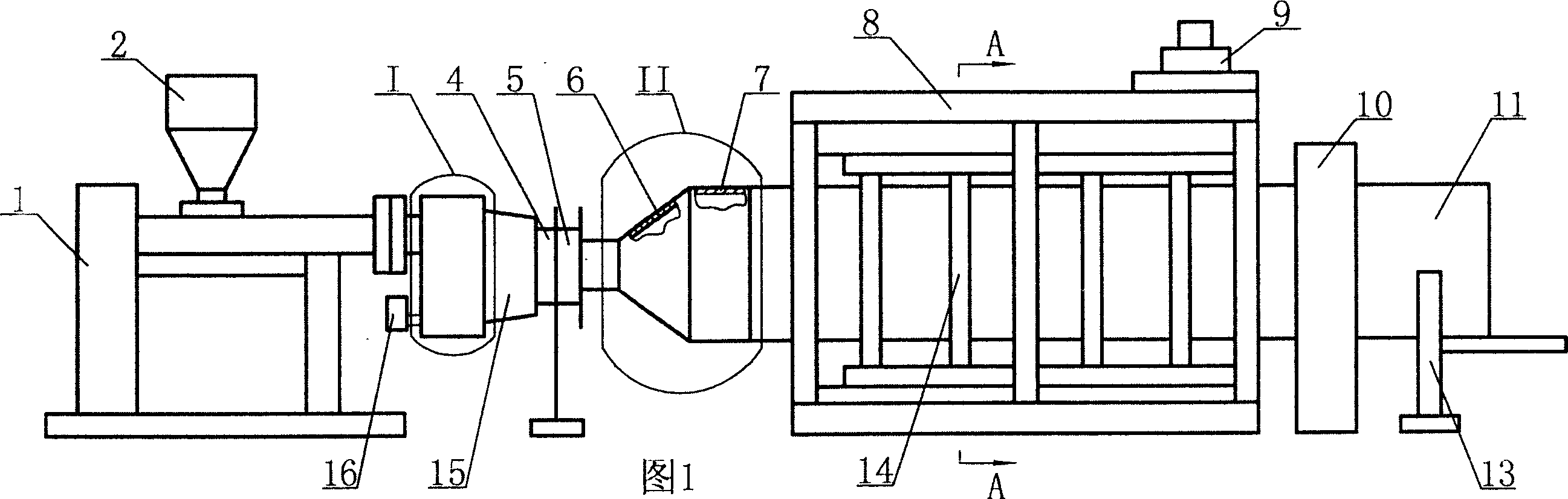 Reinforced polyethylene pipe with super high molecular weight, manufacturing method and apparatus thereof