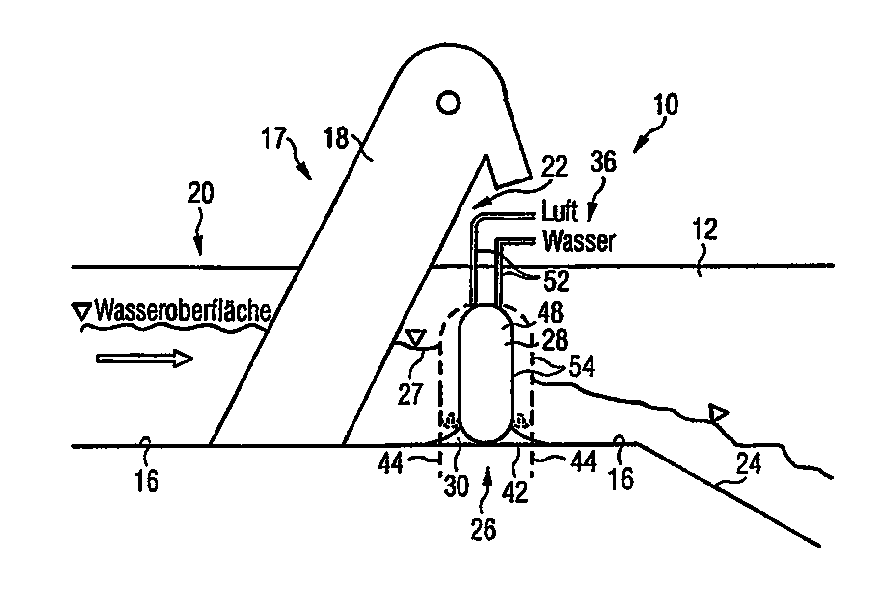 Method and device for changing a water level and use thereof in the separation of solids from liquids