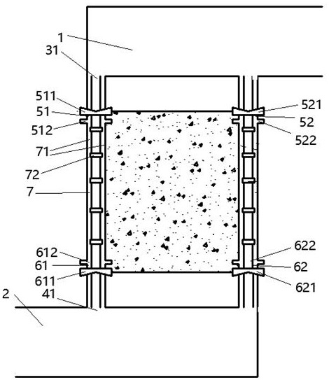 A continuously operating navigable building and its operating method