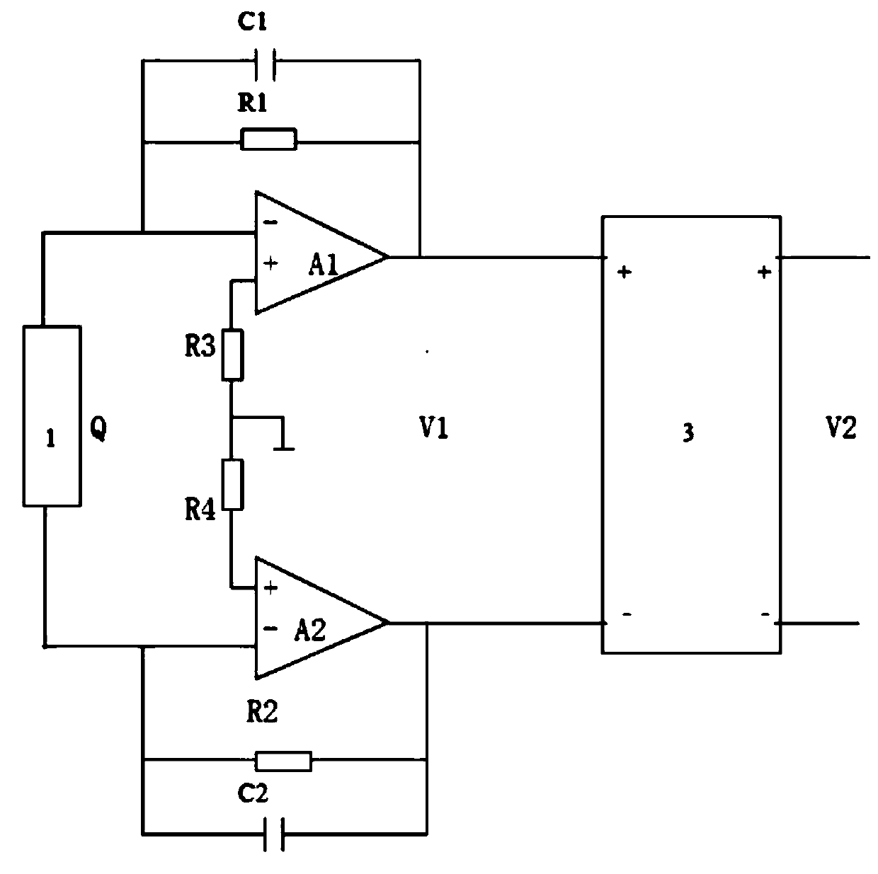 Detector fully differential circuit based on charge amplification