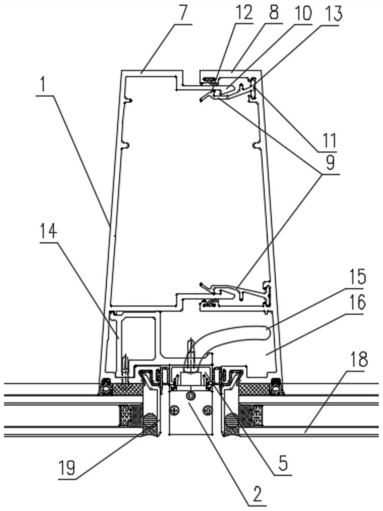 Lamp mounting assembly for hidden frame glass curtain wall