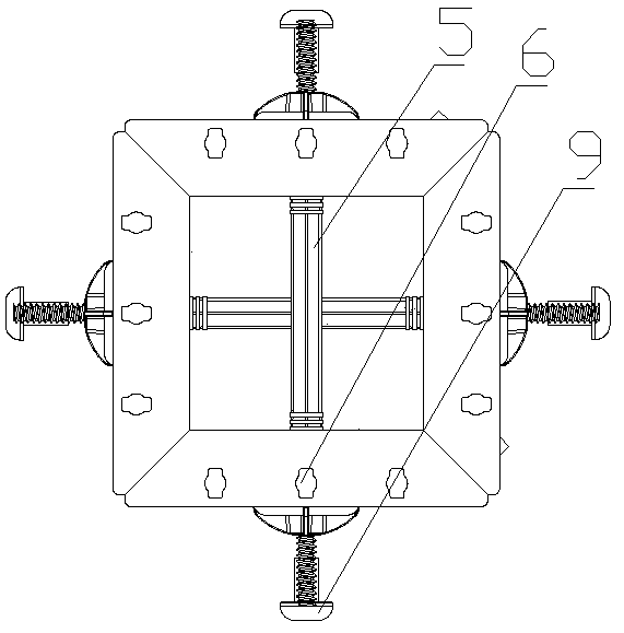 Quickly-clamped building template and concrete pouring device assembled by same