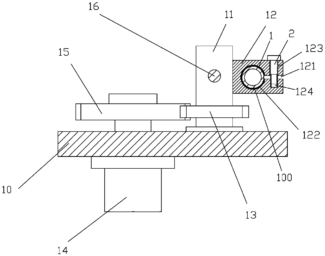 Spraying mechanism with spraying pipes capable of being rotationally adjusted