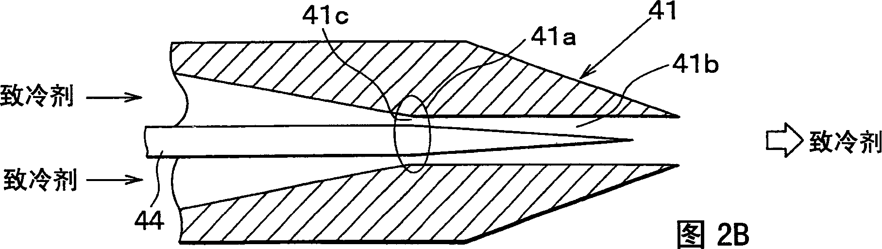 Injector with throttle variable nozzle and injector circulation using such injector