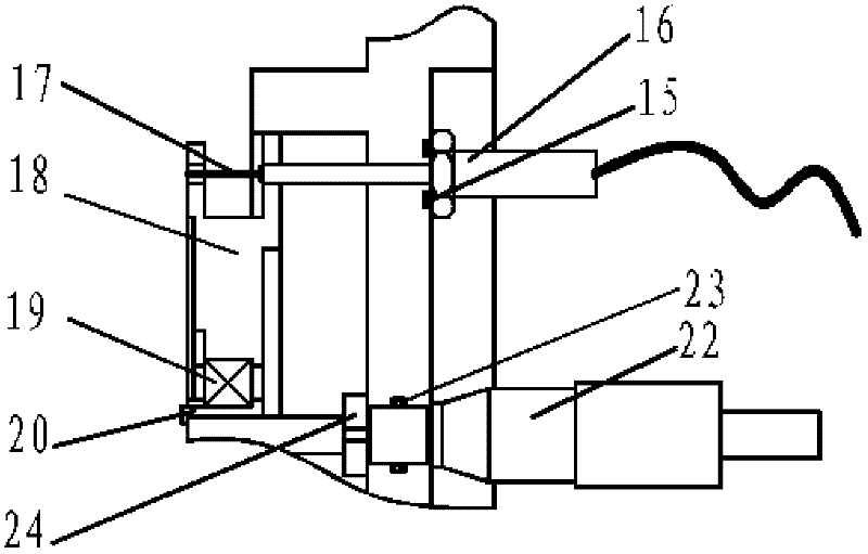 Closed type displacement sensor calibrating device