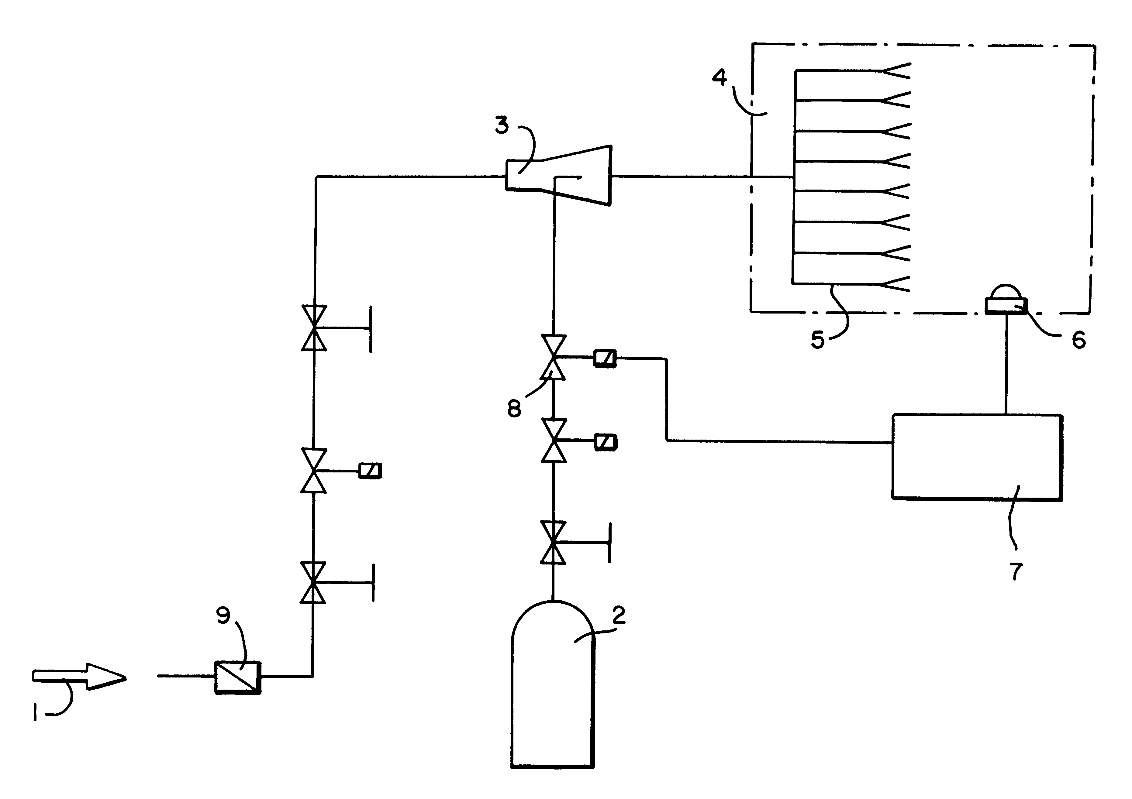 Process and device for atomizing liquid extinguishing agents in stationary extinguishing installations