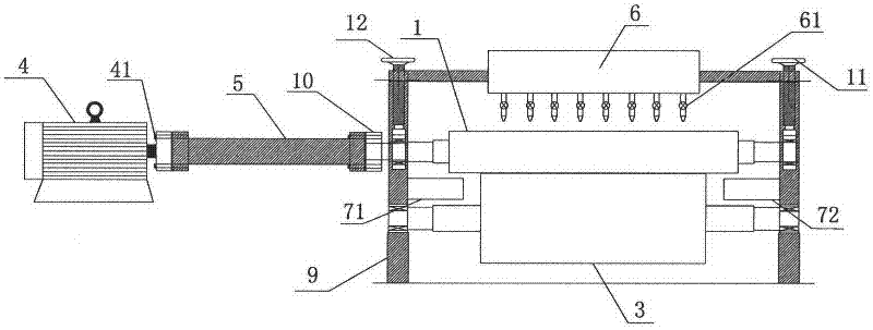 Device for coating oil on steel band in rolling manner