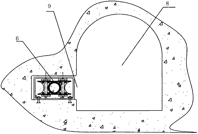 High-efficiency conveying device and method for underground materials of mines