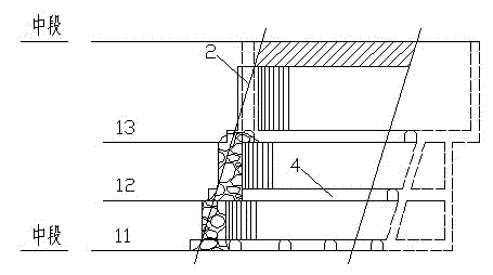 Overhand shrinkage spaced-loading split-blasting slot cutting method