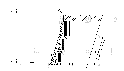 Overhand shrinkage spaced-loading split-blasting slot cutting method