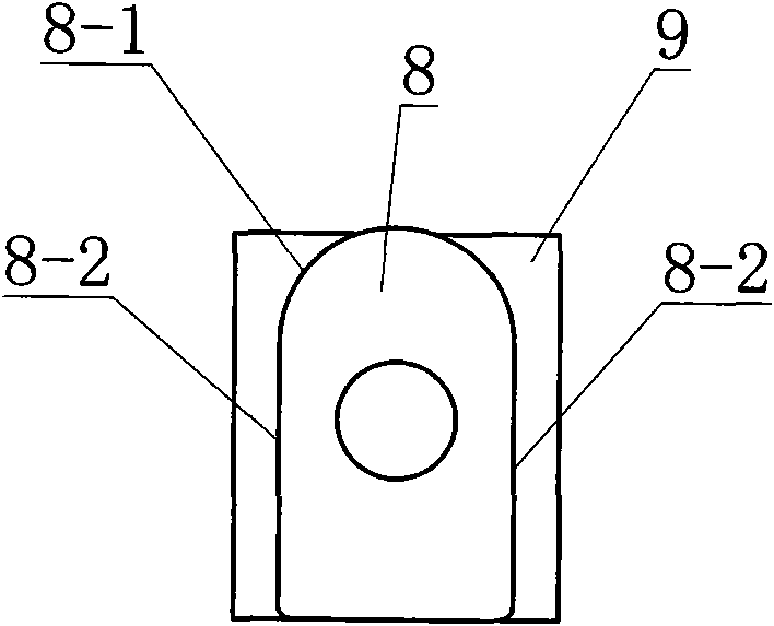 Automatic bottom line changing device of computer embroidery machine