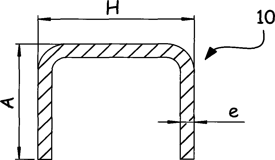 Method for obtaining a part made of a composite material including a phase of tensioning filaments, and tools for implementing same