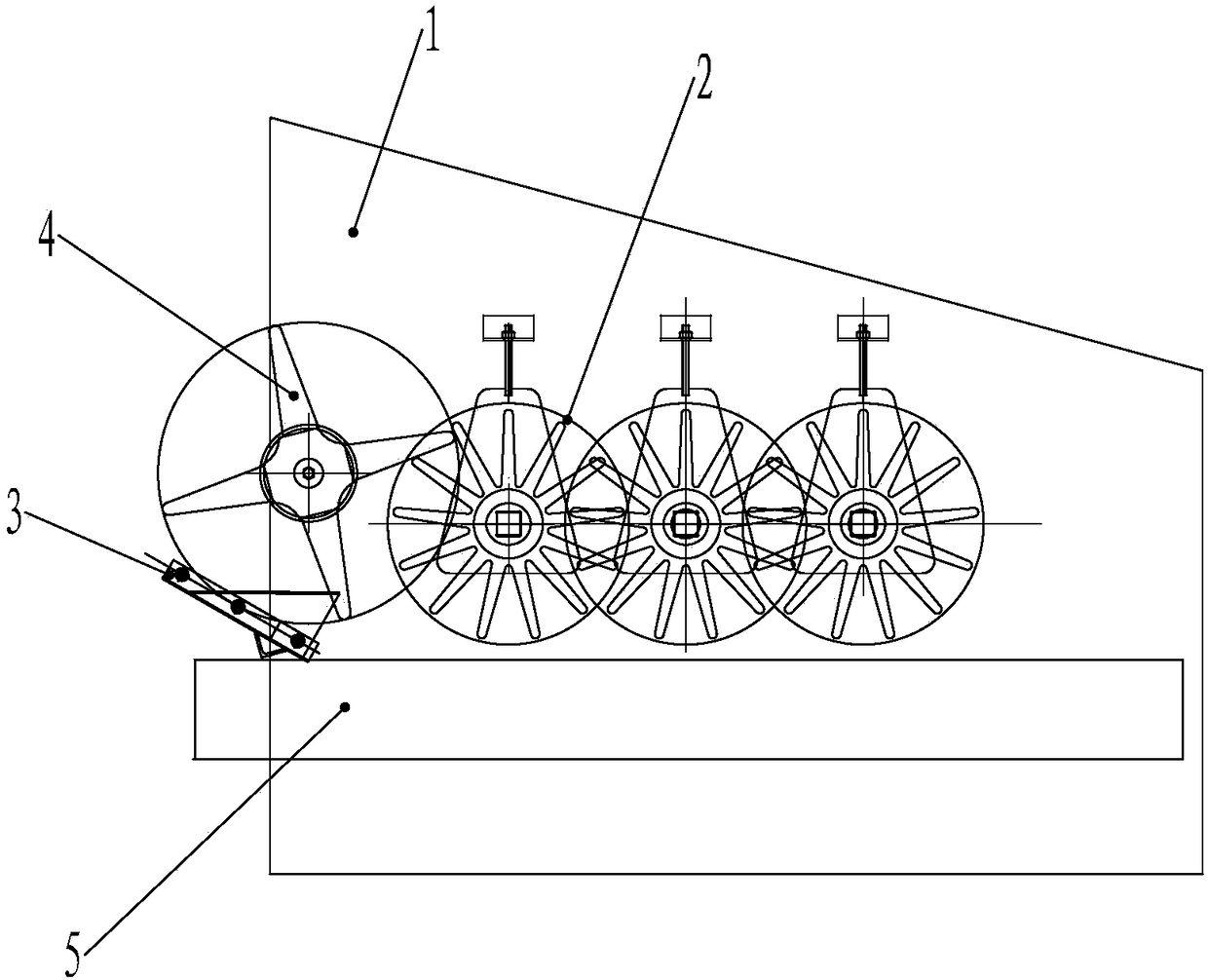 Husking device on corn combine harvester