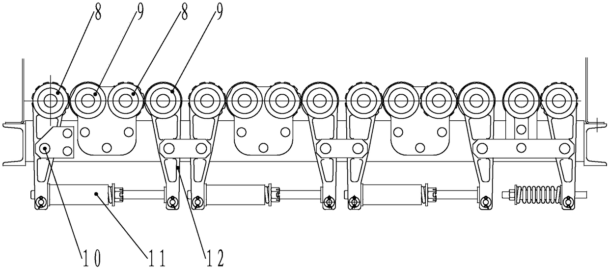 Husking device on corn combine harvester