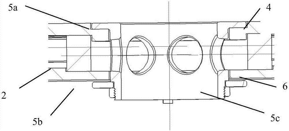 Device allowing engine component to rotate to be assembled