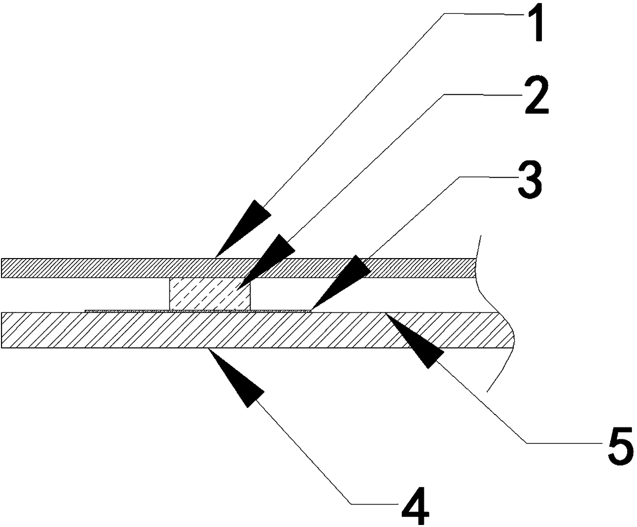 Device and method for improving grounding reliability of display screen