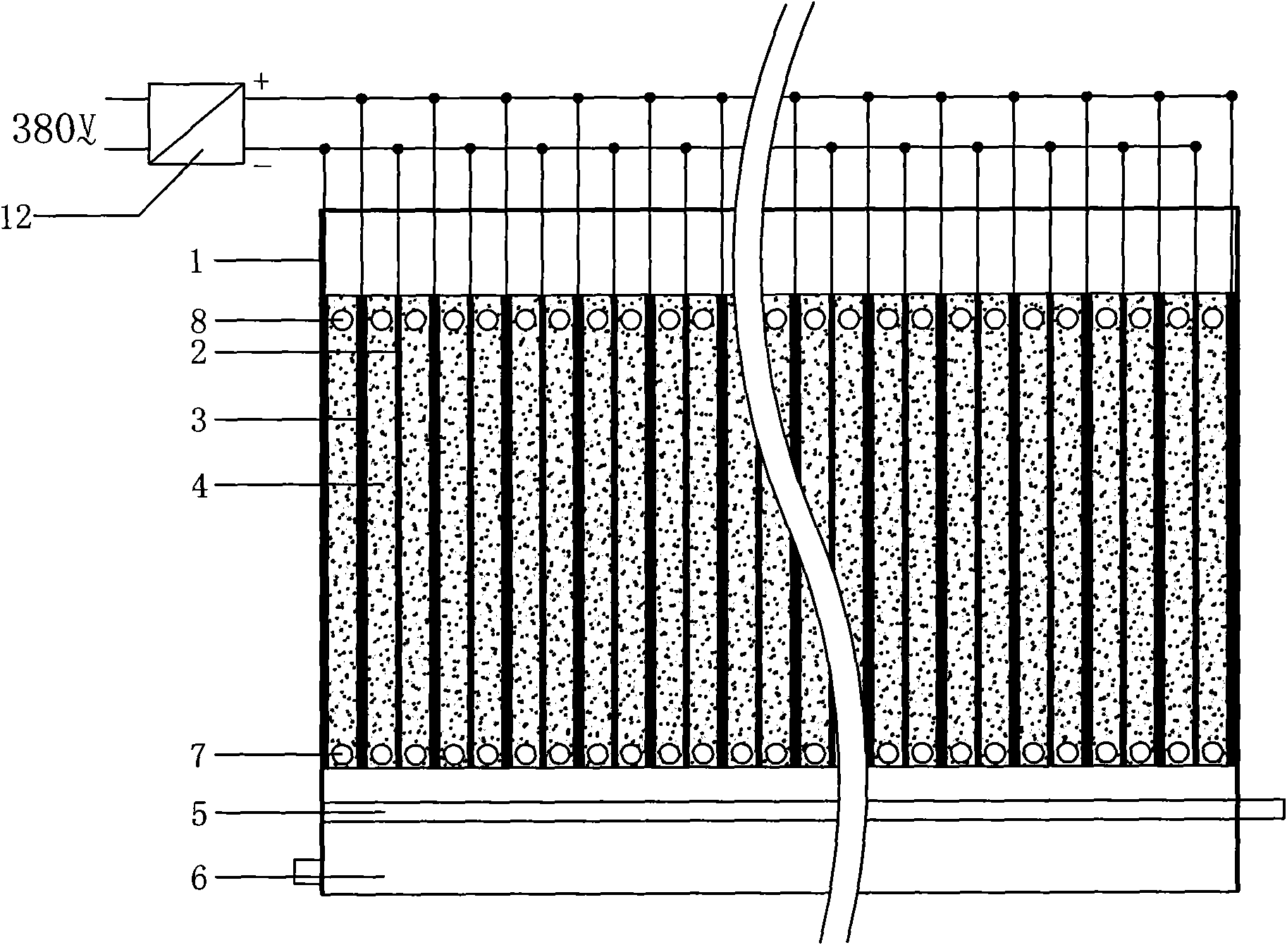 Sewage treatment equipment using expanded anode for electrolytically decomposing cyanide