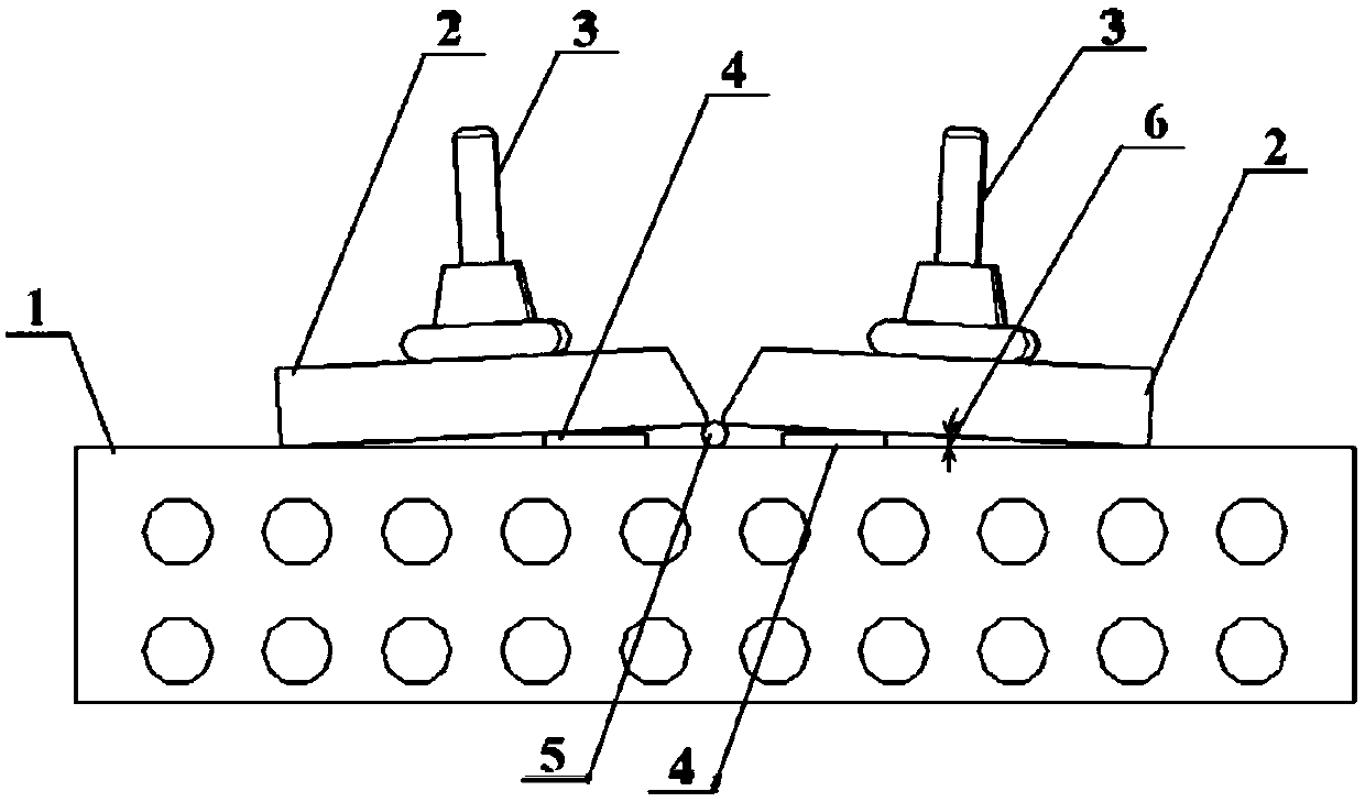 Anti-deformation device for Invar alloy material welding