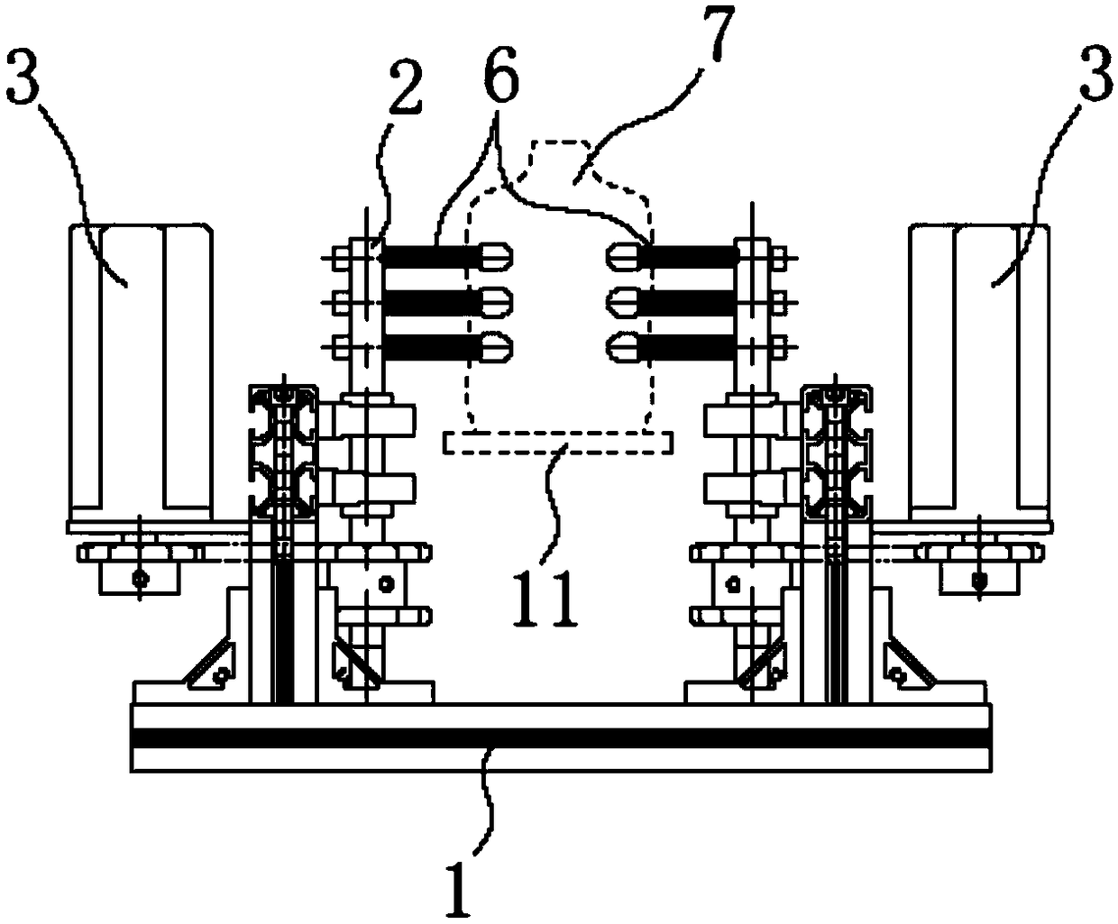 Knocking defoaming device for conveying bottles online