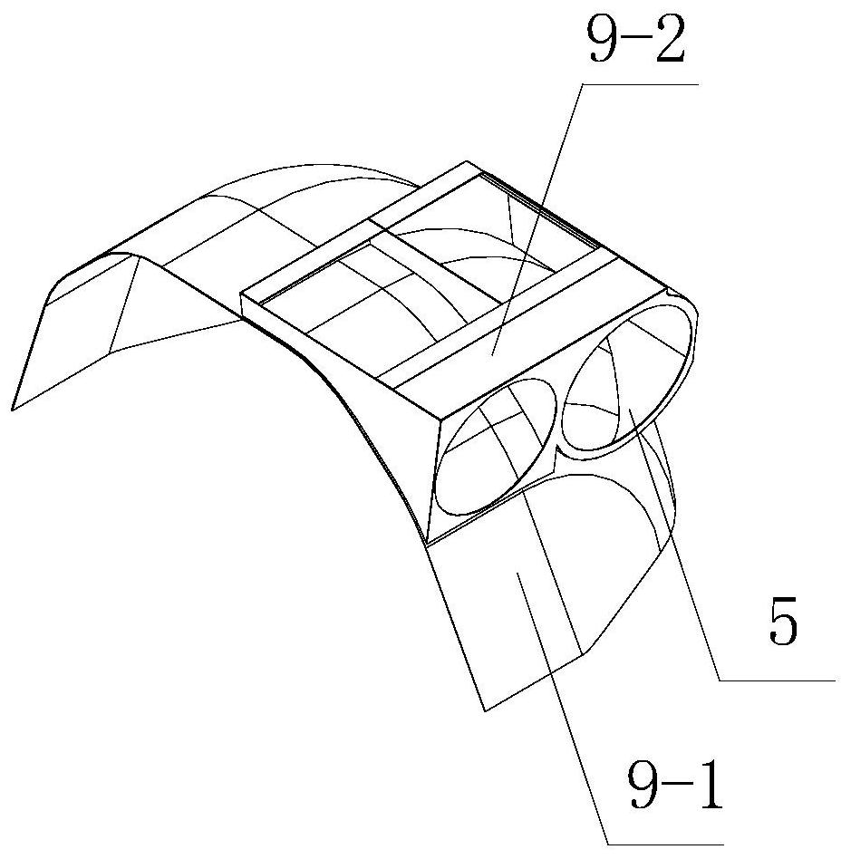 A distributed off-road vehicle powertrain heat exchange system and its control method