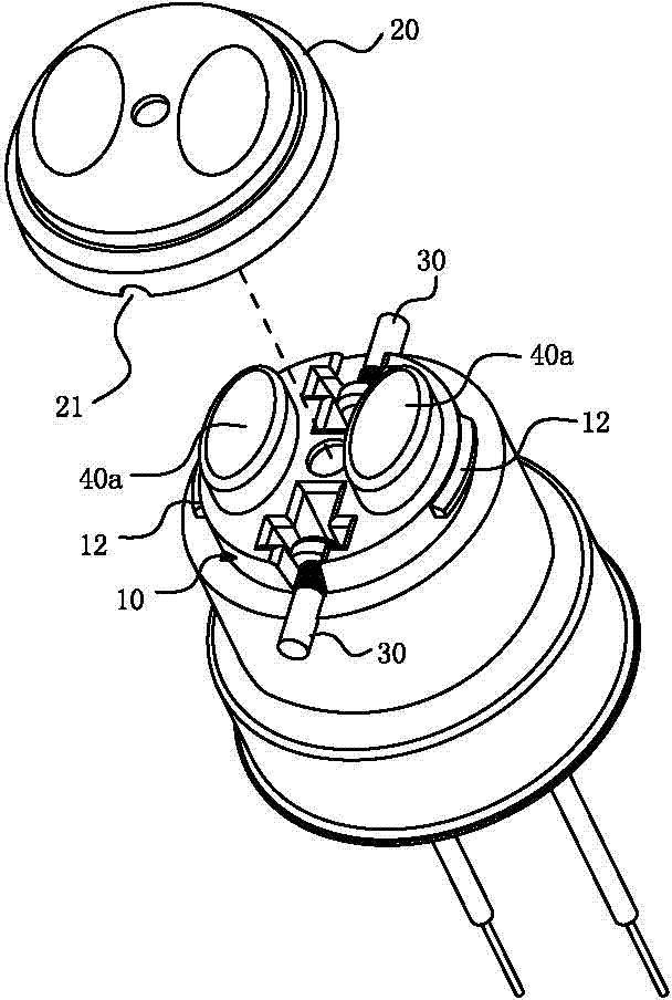 Clamping-nail fixing structure for lamp cap