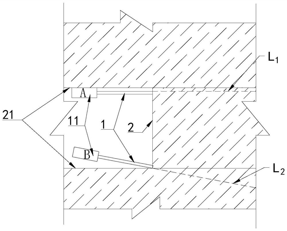 Peripheral hole arc-shaped drilling construction method for controlling tunnel overexcavation