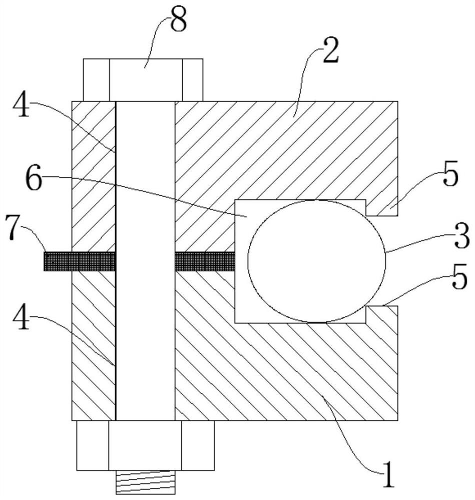 A sealing structure and method for a polysilicon reduction furnace