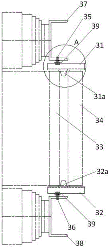 Dry type transformer and insulating cushion block therefor