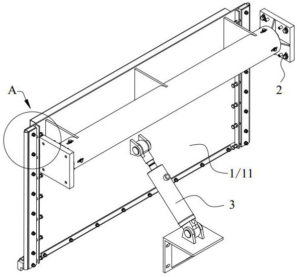 Adjustable sealing strip, mounting structure thereof and discharge gate