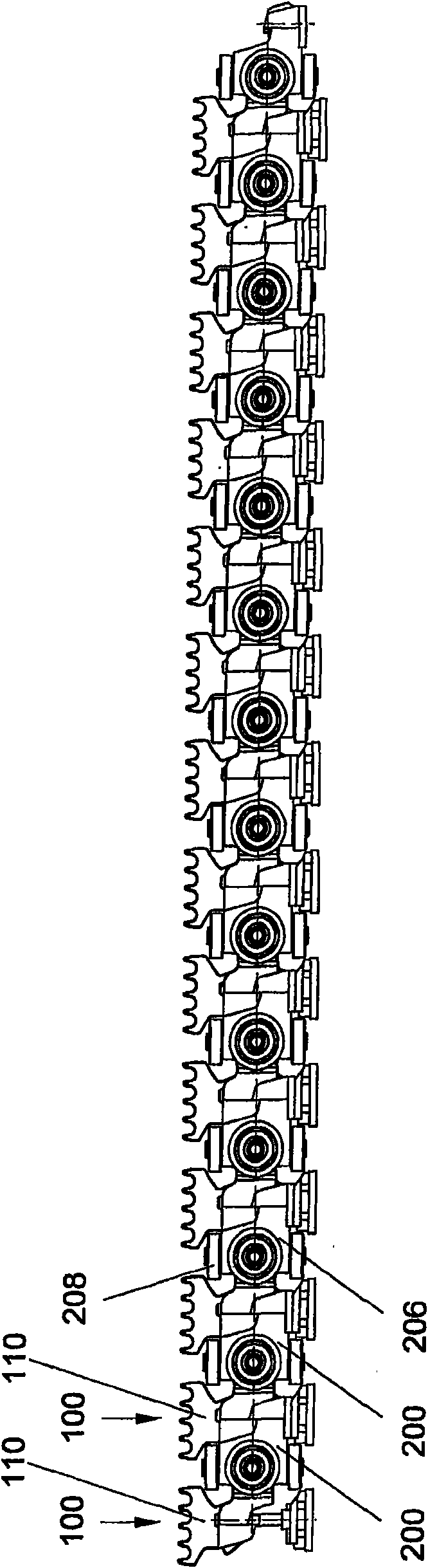 Transport device for conveying printed products