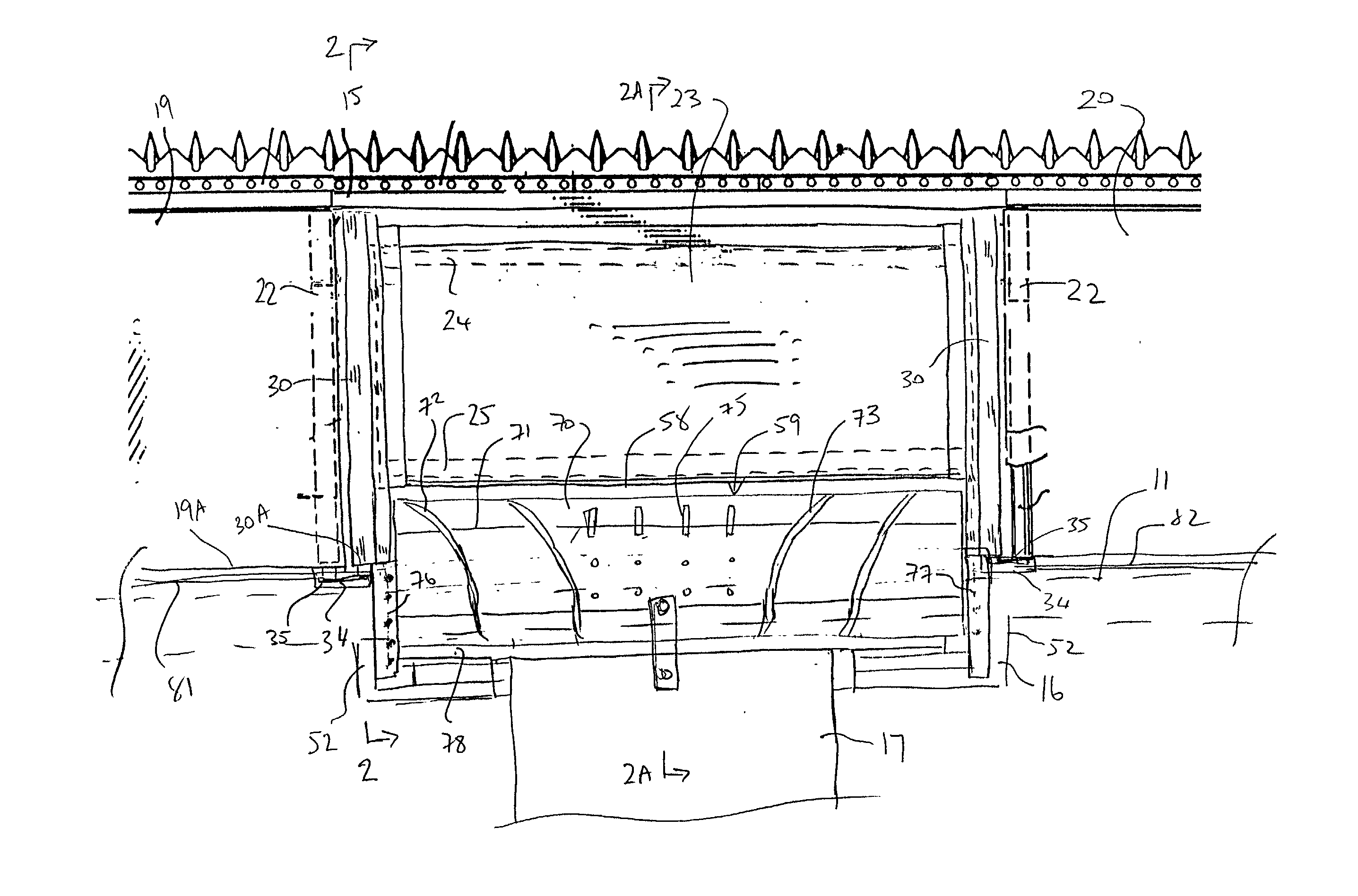 Crop stripper for the crop transport draper of a header