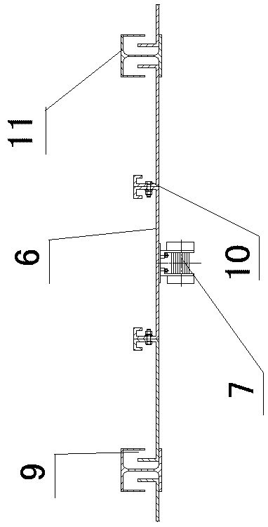 Vibration unloading silo with central discharge hopper and unloading method