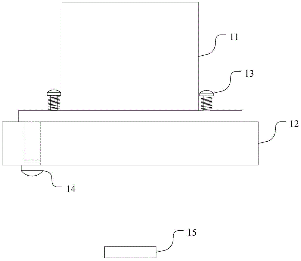 Lens adjustment device and projector