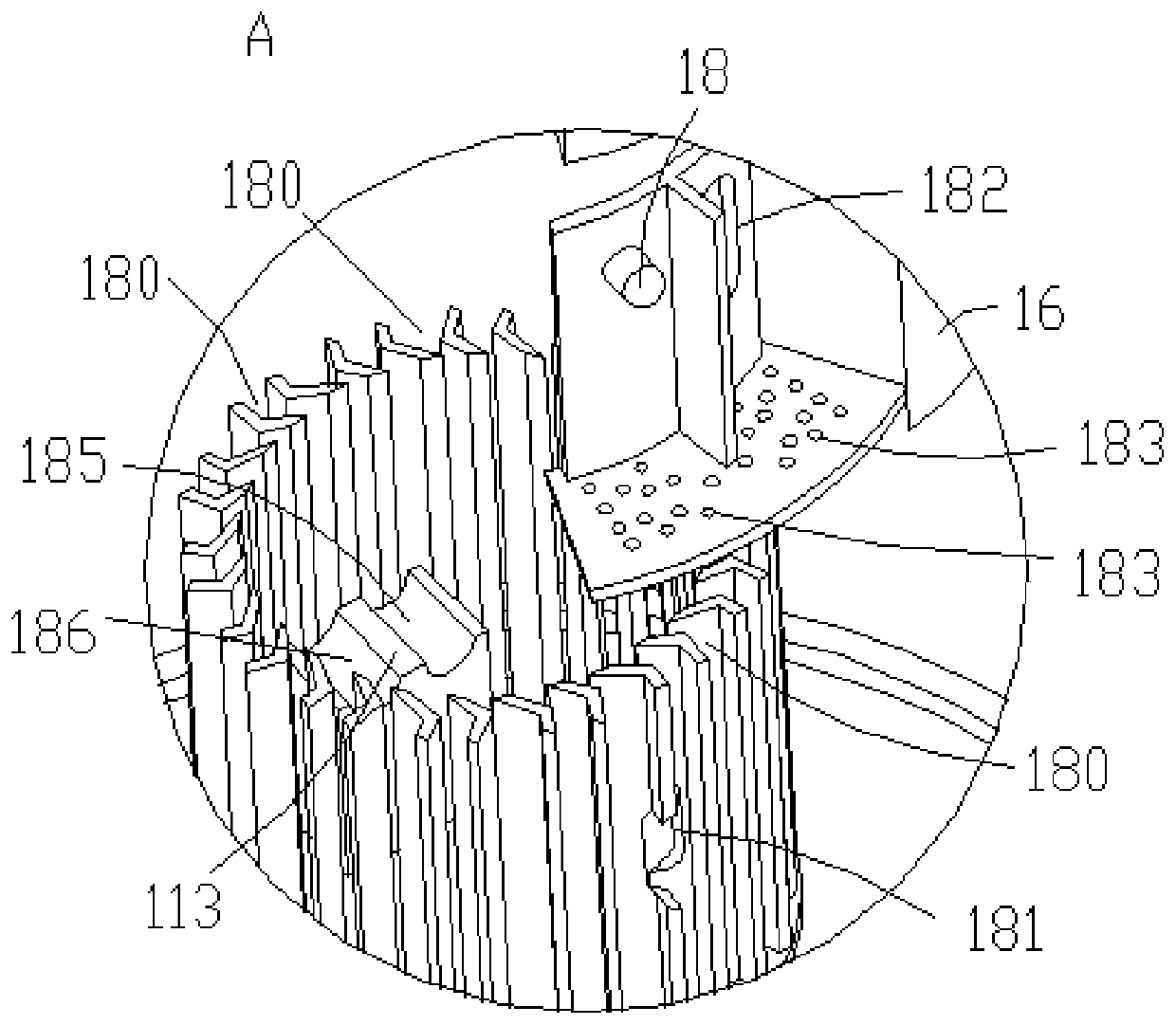 Smoke alarm capable of directionally eliminating condensation interference and use method