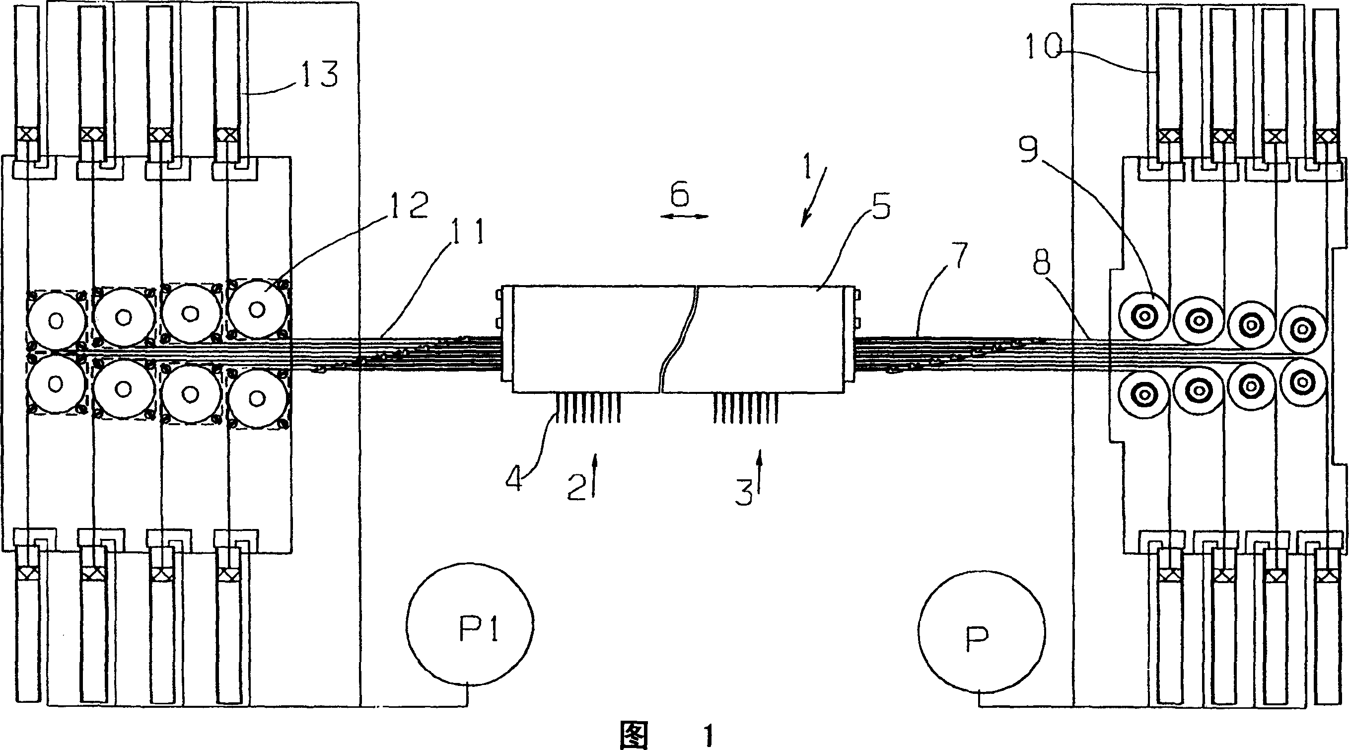 Warp knitting machine with at least one stripping comb