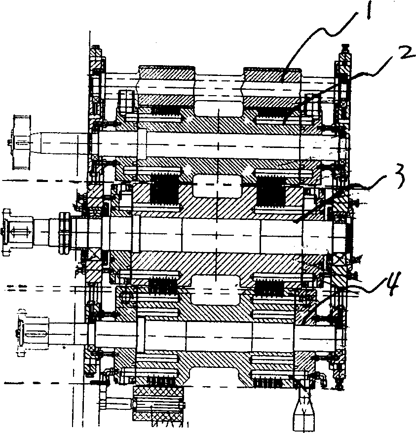 Cutting device and method for T-shaped paper diaper