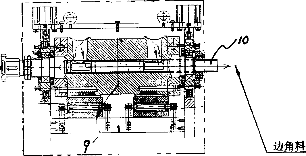 Cutting device and method for T-shaped paper diaper