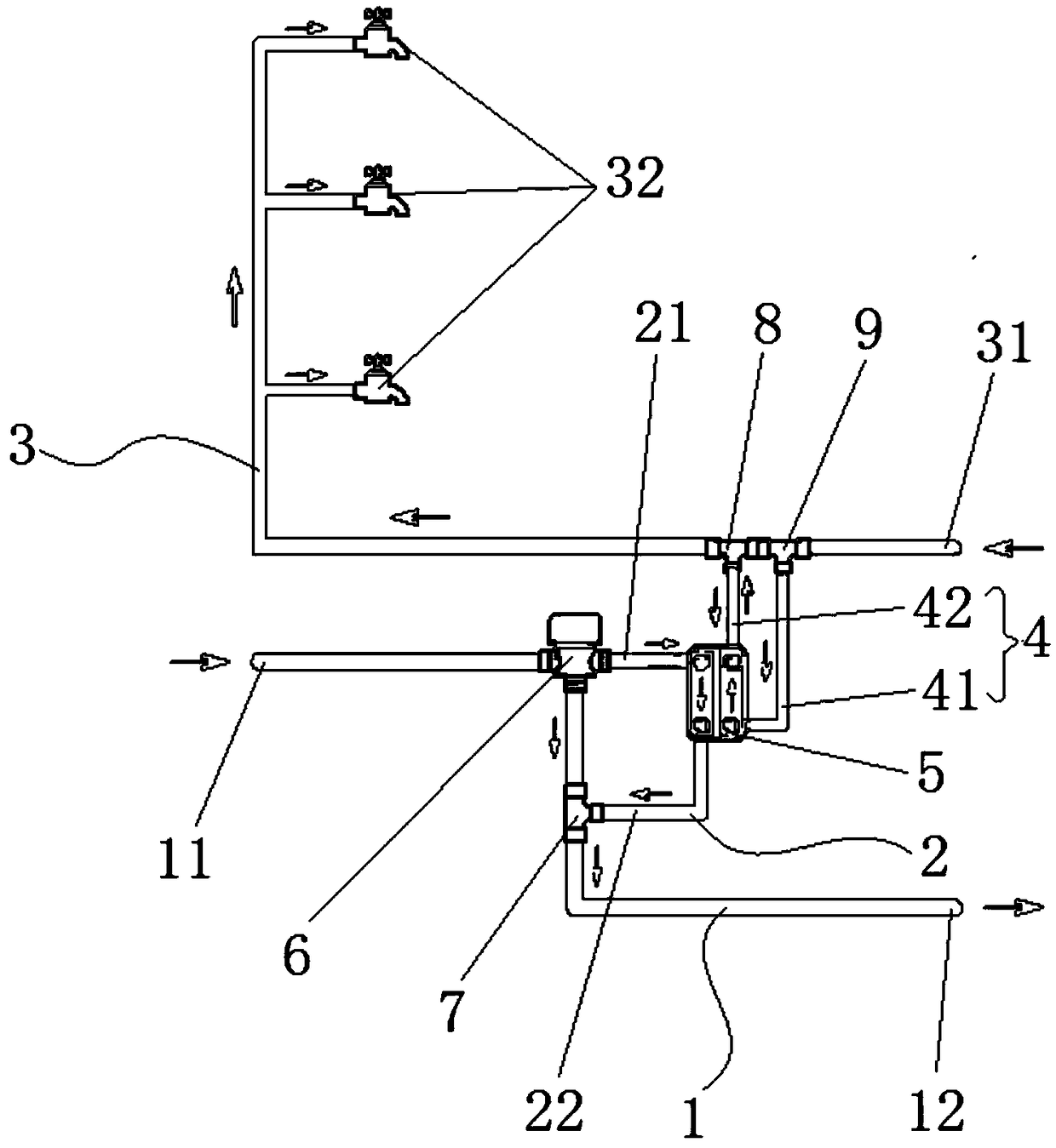 Static water heating system with vertical pipes