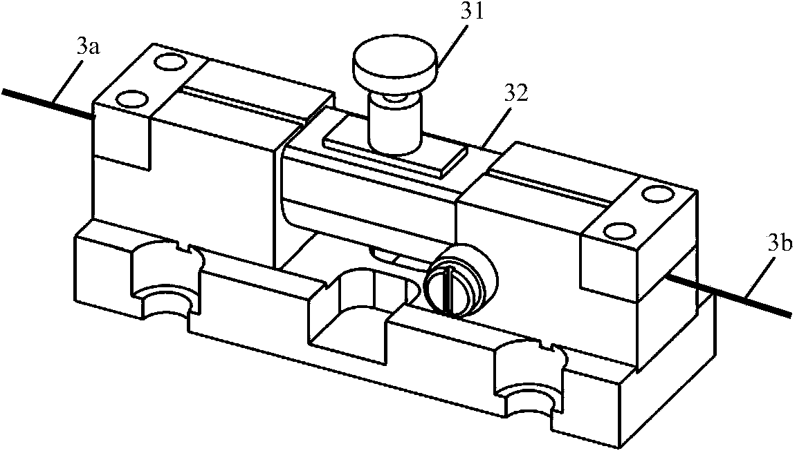 Device and detecting method for restraining polarization crosstalk measuring noise by the adoption of light source