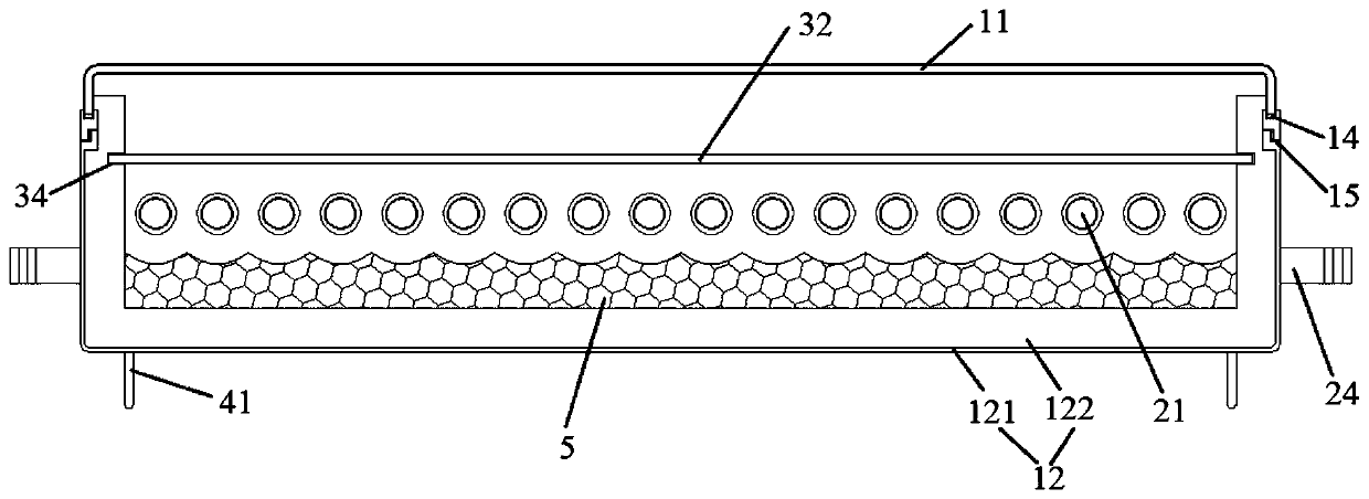 Anti-freezing and anti-overheating variable-tilt heat collector