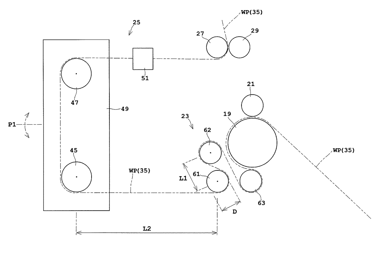 Medium transport device and printing apparatus provided therewith